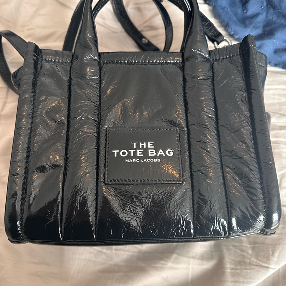 Marc Jacobs Handbags - Marc Jacobs Small the tote bag lambskin leather